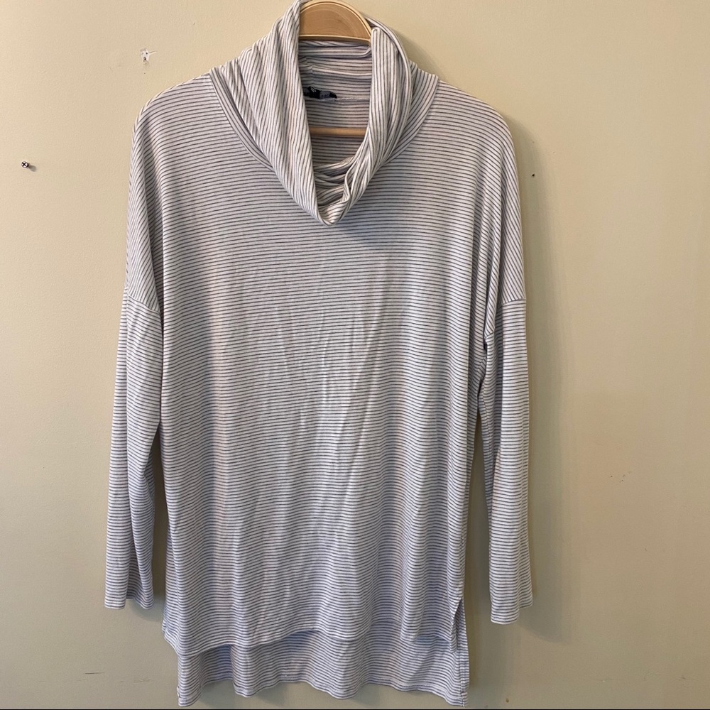2/$20 Kenneth Cole Cowl Neck Top Striped Sz M